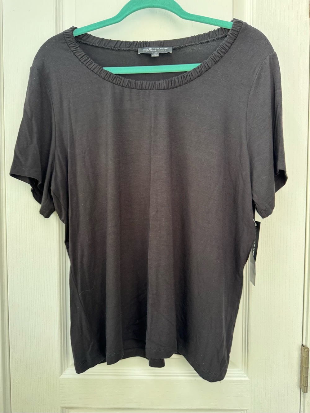 NWT Jones New York Short Sleeve Elastic Scoop Neck Tee